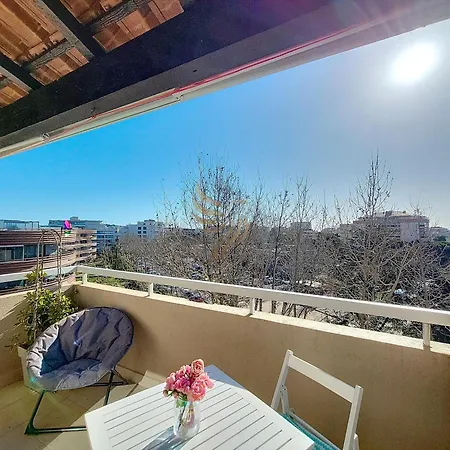 Azur Avec Terrasse Et Parking,10 Mn A Pied - Capitalchic Services * Frejus